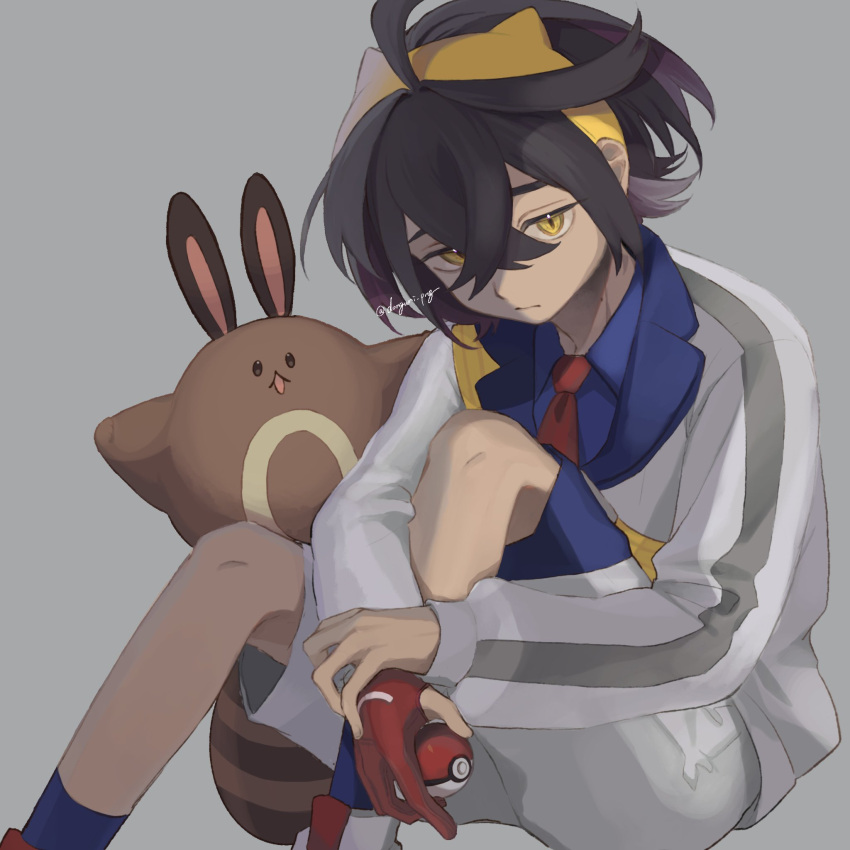 1boy black_hair collared_shirt crossed_bangs donguri_png gloves grey_background hair_between_eyes highres holding holding_poke_ball hugging_own_legs jacket kieran_(pokemon) long_sleeves looking_at_viewer male_focus mole mole_on_neck multicolored_hair partially_fingerless_gloves poke_ball poke_ball_(basic) pokemon pokemon_(creature) pokemon_sv purple_hair red_gloves sentret shirt shoes shorts simple_background single_glove socks solo twitter_username yellow_eyes