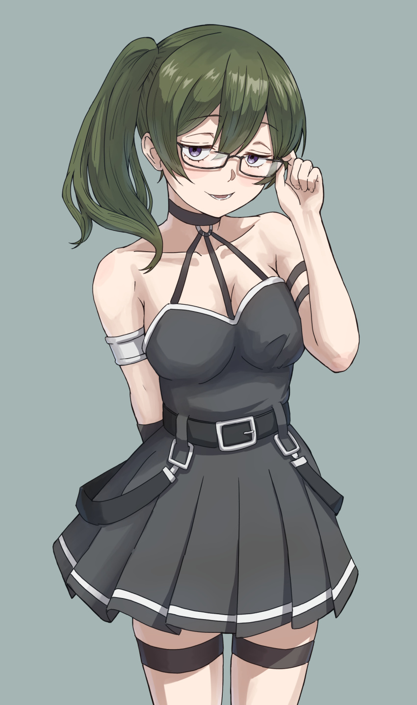 1girl adjusting_eyewear arm_behind_back arm_strap belt bespectacled black_belt black_dress breasts choker collarbone commentary_request cowboy_shot dress glasses green_background green_hair half-closed_eyes hand_up highres jitome long_hair looking_at_viewer o-ring o-ring_choker parted_lips pleated_dress purple_eyes side_ponytail simple_background solo sousou_no_frieren standing suspenders_hanging syagare ubel_(sousou_no_frieren)