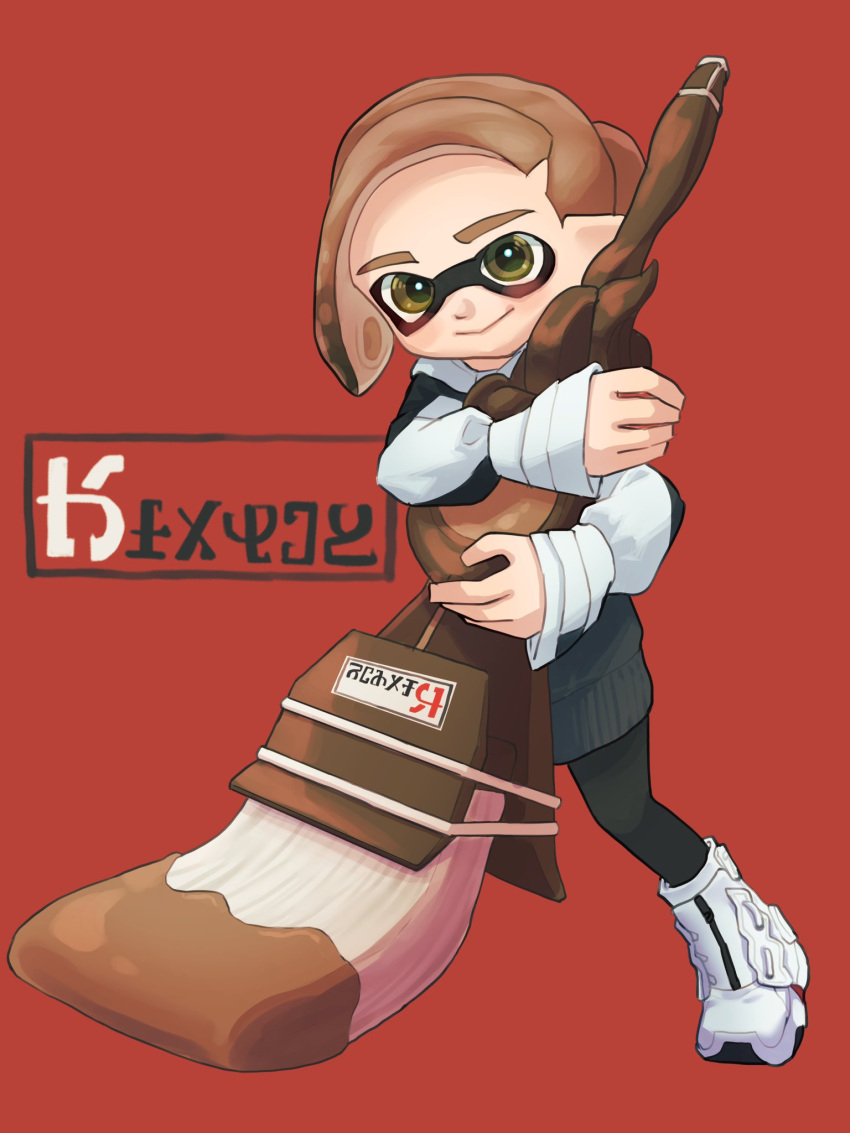 1boy black_hoodie black_pants closed_mouth commentary_request full_body high_tops highres holding holding_weapon hood hoodie inkling inkling_boy inkling_player_character male_focus nastar_r0 octobrush_(splatoon) orange_hair pants pointy_ears red_background shoes short_hair simple_background smile sneakers solo splatoon_(series) splatoon_3 standing sticker tentacle_hair two-tone_hoodie weapon white_footwear white_hoodie yellow_eyes