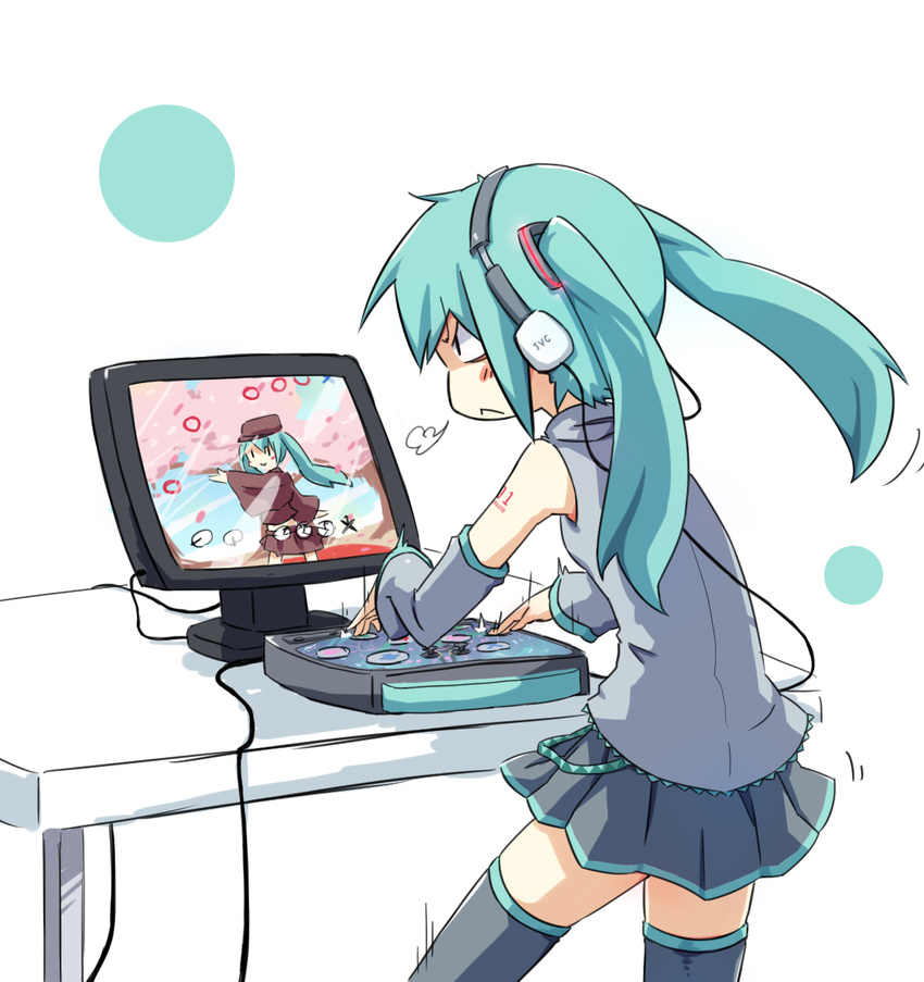 :&lt; controller detached_sleeves game_controller green_hair hatsune_miku headphones highres kirimochi long_hair monitor playing_games project_diva_(series) project_diva_f senbon-zakura_(vocaloid) skirt solo table thighhighs twintails vocaloid