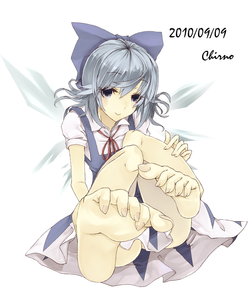 :&gt; absurdres bad_feet barefoot blue_eyes blue_hair bow character_name cirno eyelashes feet foreshortening hair_bow highres looking_at_viewer muso-comet pov_feet short_hair sitting smile soles solo toenails toes touhou wiggling_toes wings