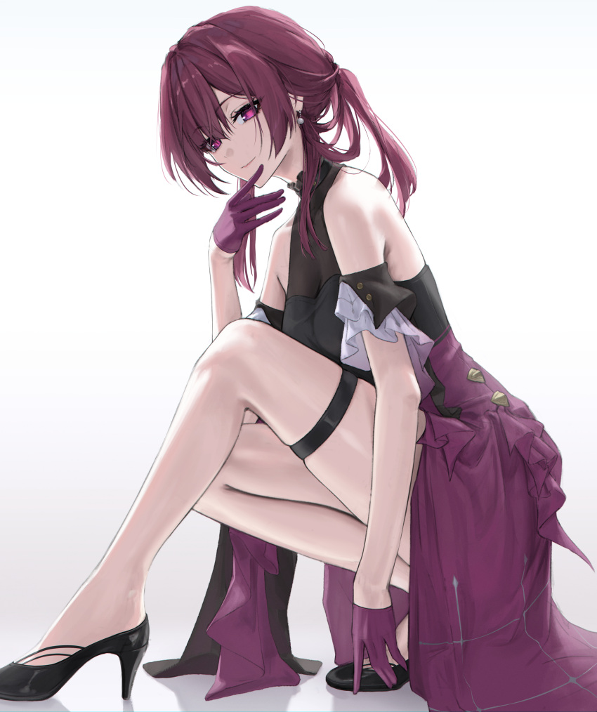 1girl absurdres bakemonsou bare_legs bare_shoulders black_footwear black_shirt breasts commentary_request detached_sleeves gloves hand_up high_heels highres honkai:_star_rail honkai_(series) kafka_(honkai:_star_rail) long_hair looking_at_viewer medium_breasts ponytail purple_eyes purple_gloves purple_hair purple_skirt shirt short_sleeves simple_background skirt smile solo thigh_strap thighs white_background