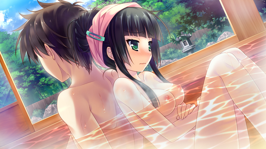 16:9 1boy 1girl areolae back-to-back bath black_hair blush breasts game_cg green_eyes guardian_place guardian_place:_do_s_na_imouto_to_3-nin_no_yome highres legs long_hair mixed_bathing nipples nude short_hair sitting steam suminoin_ouka sweat thighs towel tree tsurugi_hagane wet