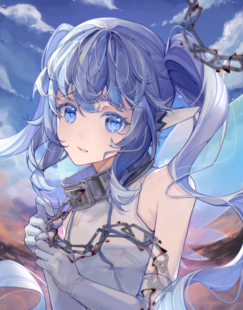 1girl bare_shoulders blue_eyes blue_hair blue_sky blueicedtea chain cloud cloudy_sky collar dated dress elbow_gloves fairy_wings gloves hands_up highres long_hair looking_at_viewer metal_collar nymph_(sora_no_otoshimono) parted_lips pointy_ears robot_ears signature sky sleeveless sleeveless_dress solo sora_no_otoshimono twintails upper_body white_dress white_gloves wings