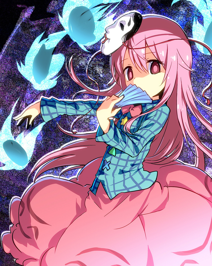 ayakashi_(monkeypanch) bow bubble_skirt covering_mouth expressionless face_mask fan folding_fan hata_no_kokoro highres long_hair long_sleeves looking_at_viewer mask noh_mask outstretched_arm pink_eyes pink_hair plaid plaid_shirt shaded_face shirt skirt solo touhou very_long_hair wide_sleeves