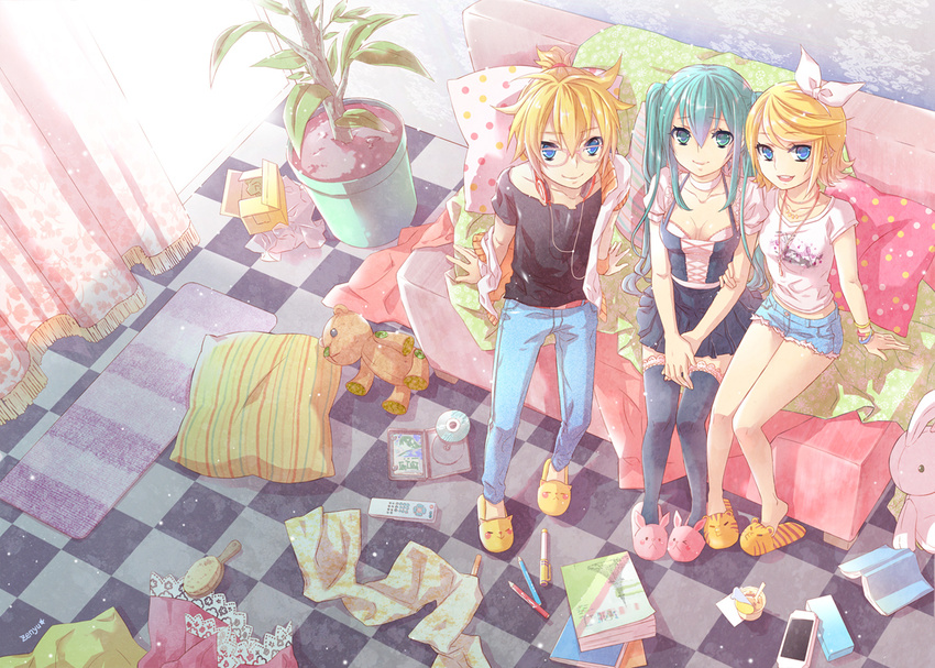 2girls animal_slippers aqua_eyes aqua_hair artist_name belt bespectacled blonde_hair blue_eyes book bracelet bunny_slippers checkered checkered_floor choker couch curtains cushion denim from_above glasses hatsune_miku headphones headphones_around_neck jeans jewelry kagamine_len kagamine_rin long_hair multiple_girls necklace pants plant potted_plant short_hair short_shorts shorts sitting skirt smile stuffed_animal stuffed_toy teddy_bear thighhighs tiger_slippers twintails vocaloid zenyu