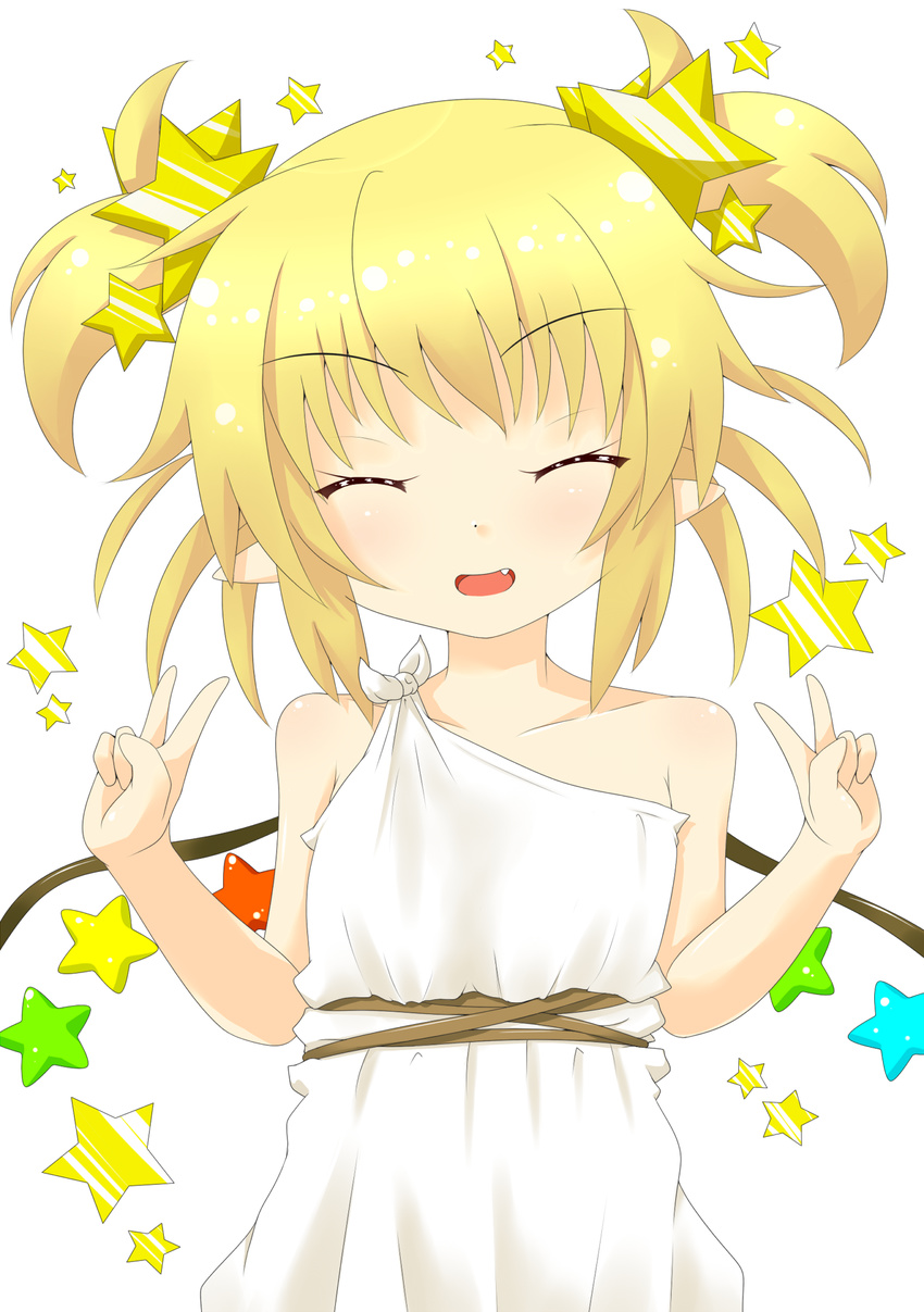 alternate_costume alternate_hairstyle bare_shoulders blonde_hair closed_eyes double_v fang flandre_scarlet hair_ornament highres himenomikan open_mouth pointy_ears short_hair short_twintails simple_background smile solo star star_hair_ornament toga touhou twintails v white_legwear wings