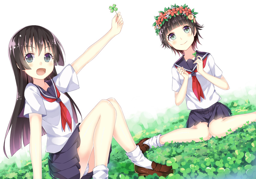 black_hair brown_eyes clover flower four-leaf_clover green_eyes head_wreath headband long_hair multiple_girls sakugawa_school_uniform saten_ruiko school_uniform serafuku short_hair skirt taiyaki_(astre) to_aru_kagaku_no_railgun to_aru_majutsu_no_index uiharu_kazari