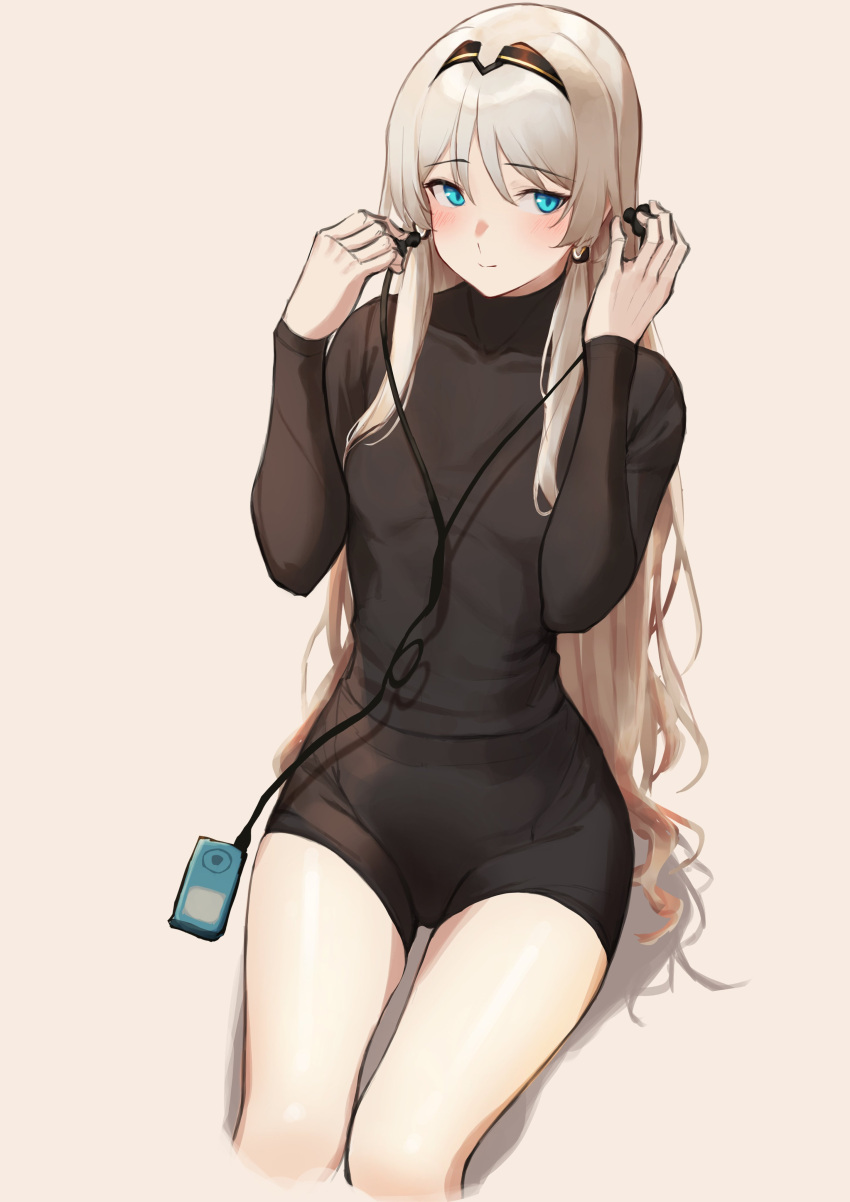 1girl 3_small_spiders absurdres an-94_(girls'_frontline) black_hairband black_shorts black_sweater blonde_hair blue_eyes blush brown_background closed_mouth commentary_request cropped_legs digital_media_player earphones earrings girls'_frontline hairband highres holding holding_earphones jewelry long_hair short_shorts shorts simple_background smile solo sweater very_long_hair