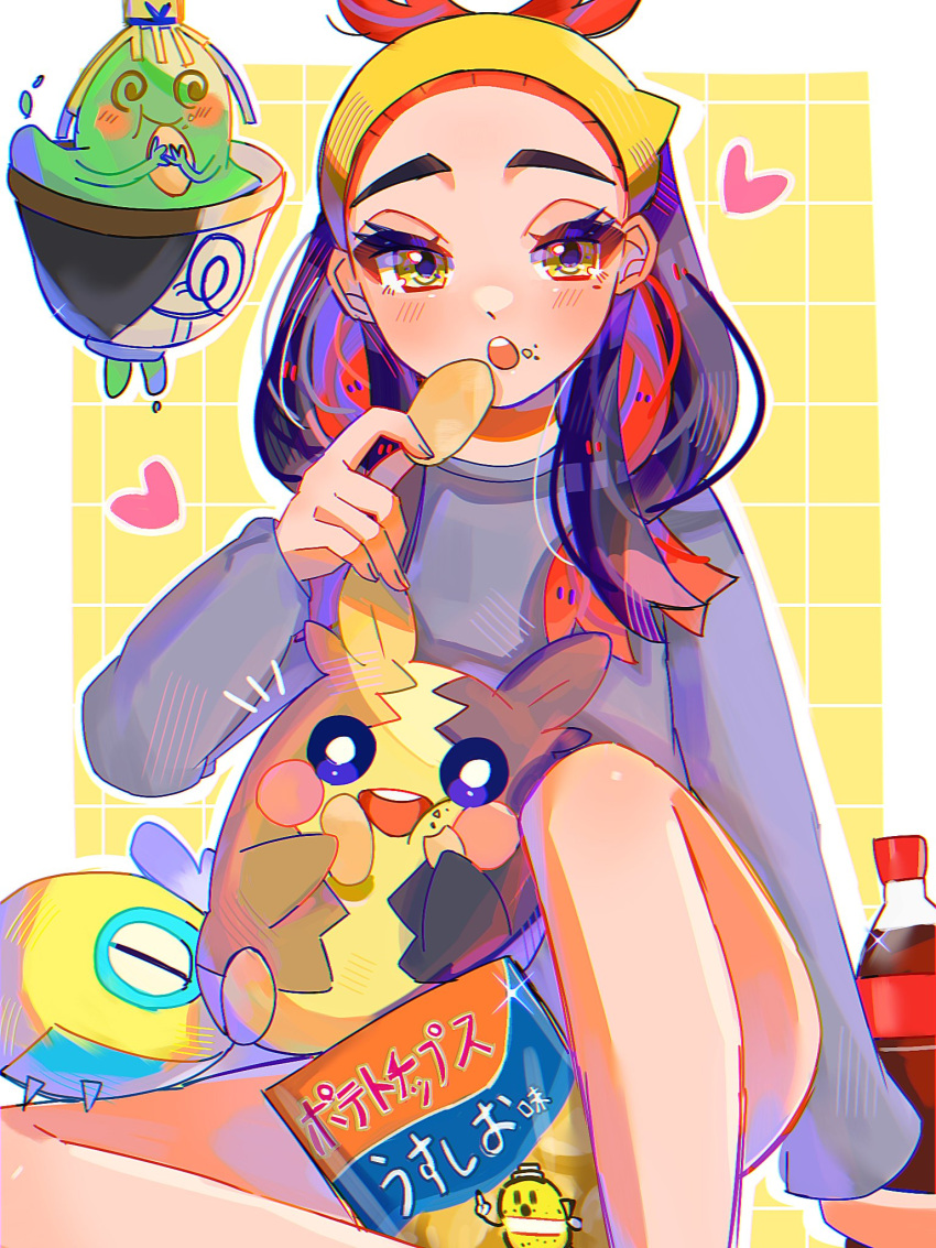 1girl black_hair border bottle carmine_(pokemon) chips_(food) cola commentary_request dudunsparce eating eyelashes floating food grey_sweater grid_background hairband heart highres long_hair morpeko multicolored_hair nfvw2evamr86075 open_mouth outside_border pokemon pokemon_(creature) pokemon_sv potato_chips red_hair simple_background sinistcha sitting sweater two-tone_hair white_border yellow_background yellow_eyes yellow_hairband