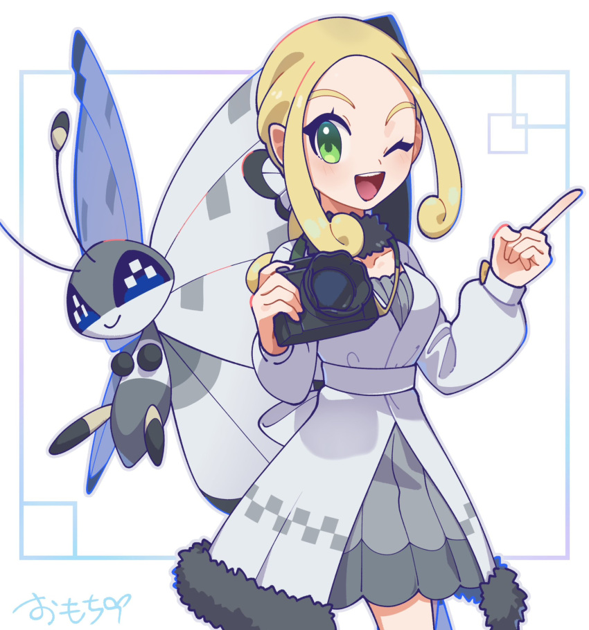 1girl :d blonde_hair bug butterfly camera closed_mouth coat commentary compound_eyes fur-trimmed_coat fur_trim green_eyes highres holding holding_camera index_finger_raised looking_at_viewer omochi_(omotimotittona3) one_eye_closed open_mouth pokemon pokemon_(creature) pokemon_xy simple_background smile standing symbol-only_commentary teeth upper_teeth_only viola_(pokemon) vivillon vivillon_(monsoon) white_background white_coat wings