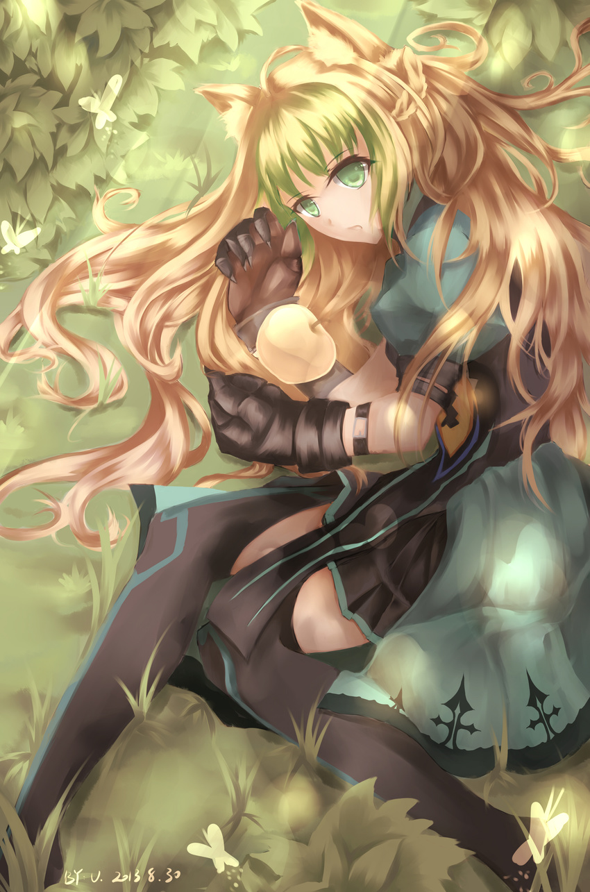 absurdres animal_ears apple atalanta_(fate) bad_id bad_pixiv_id blonde_hair cat_ears claws fate/apocrypha fate_(series) food fruit green_hair highres multicolored_hair solo thighhighs two-tone_hair u._(artist)