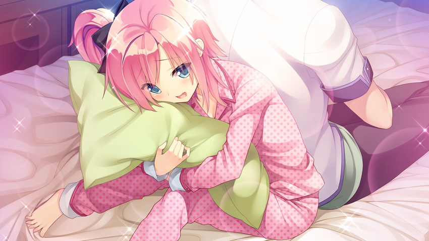 1girl barefoot bed blue_eyes blush feet game_cg koba_kasumi koi_saku_miyako_ni_ai_no_yakusoku_wo_~annaffiare~ natsume_eri pajamas pillow pink_hair short_hair spread_toes