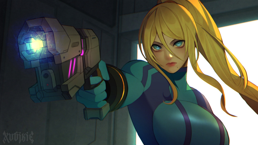 1girl aiming artist_name blonde_hair blue_bodysuit blue_eyes bodysuit breasts closed_mouth commentary english_commentary finger_on_trigger glowing gun hair_between_eyes handgun high_ponytail highres holding holding_gun holding_weapon lips long_hair medium_breasts metroid mole mole_under_mouth paralyzer ponytail samus_aran serious sidelocks skin_tight solo weapon xuuikie_ashe zero_suit