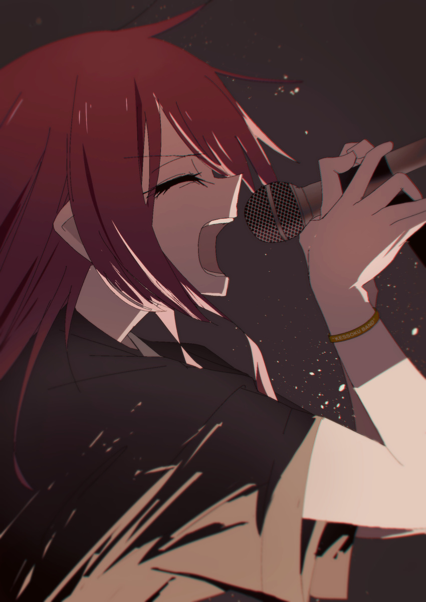 1girl black_shirt bocchi_the_rock! closed_eyes commentary dated_commentary from_side grey_background highres holding holding_microphone juppa_sento kita_ikuyo long_hair microphone music open_mouth profile red_hair shirt short_sleeves simple_background singing solo t-shirt upper_body wristband