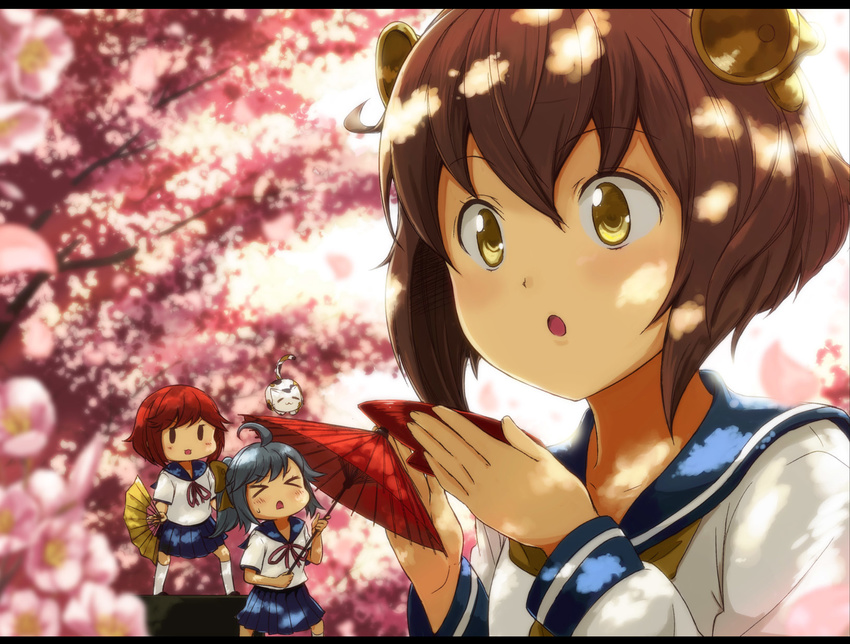 &gt;_&lt; 3girls 61cm_quadruple_(oxygen)_torpedo_mount :3 ahoge bad_id bad_pixiv_id blue_hair brown_hair cat cherry_blossoms closed_eyes engiyoshi fairy_(kantai_collection) fan hair_ribbon headgear highres kantai_collection letterboxed minigirl multiple_girls open_mouth ponytail red_hair ribbon sweatdrop umbrella yellow_eyes yukikaze_(kantai_collection)