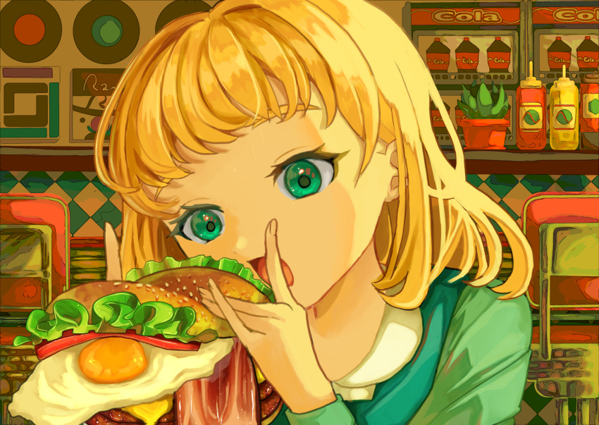 1girl absurdres bacon blonde_hair burger cheese diner eating food fried_egg green_eyes green_shirt highres holding holding_food indoors kagenoyuhi lettuce long_sleeves looking_at_viewer medium_hair open_mouth original shirt solo upper_body