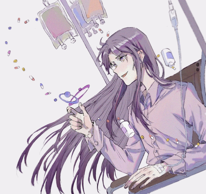 1other androgynous buttons clause_(len'en) collared_shirt film_grain hand_up highres intravenous_drip iv_stand jishixingle1029 len'en long_hair long_sleeves open_mouth other_focus pill pill_bottle pink_shirt purple_eyes purple_hair shirt smile solo under_covers