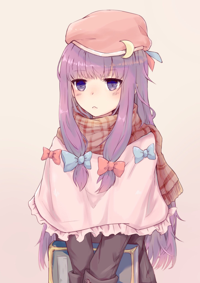 1girl alternate_costume black_shirt blue_bow blue_ribbon blush book bow capelet commentary_request crescent crescent_moon_pin expressionless eyebrows_visible_through_hair gradient gradient_background hair_bow hat hat_ribbon highres holding holding_book krisame_amane long_hair looking_at_viewer patchouli_knowledge pink_background purple_eyes purple_hair red_bow red_ribbon red_scarf ribbon scarf shirt simple_background solo striped striped_scarf touhou very_long_hair winter winter_clothes