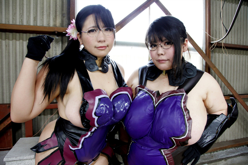 2girls black_hair breasts cattleya cattleya_(cosplay) chouzuki_maryou cosplay fat flower glasses gloves green_eyes hips huge_breasts large_breasts luu_(cosplayer) multiple_girls photo plump queen's_blade queen's_blade thick_thighs thighs wide_hips