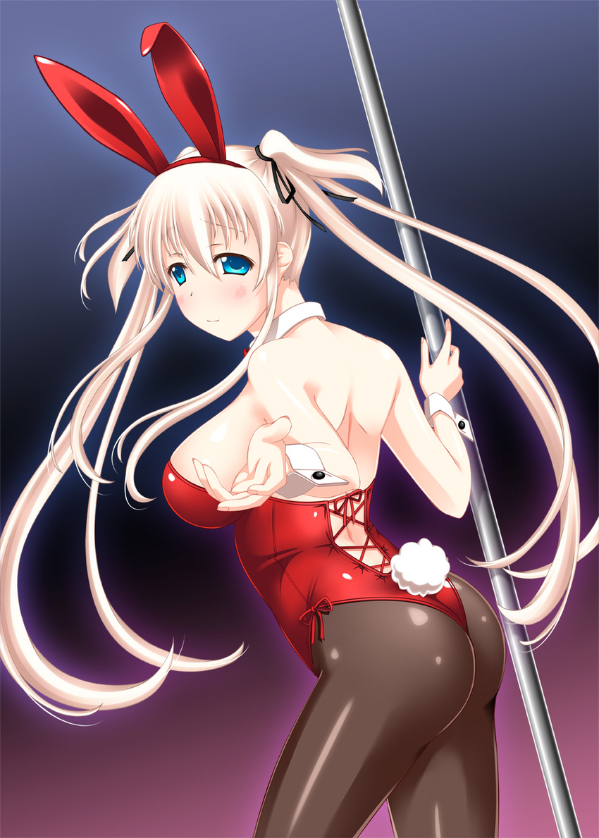 animal_ears ass blue_eyes blush breasts bunny_ears bunnysuit detached_collar highres large_breasts long_hair mabinogi nao_(mabinogi) pantyhose smile solo twintails umitsubame white_hair wrist_cuffs