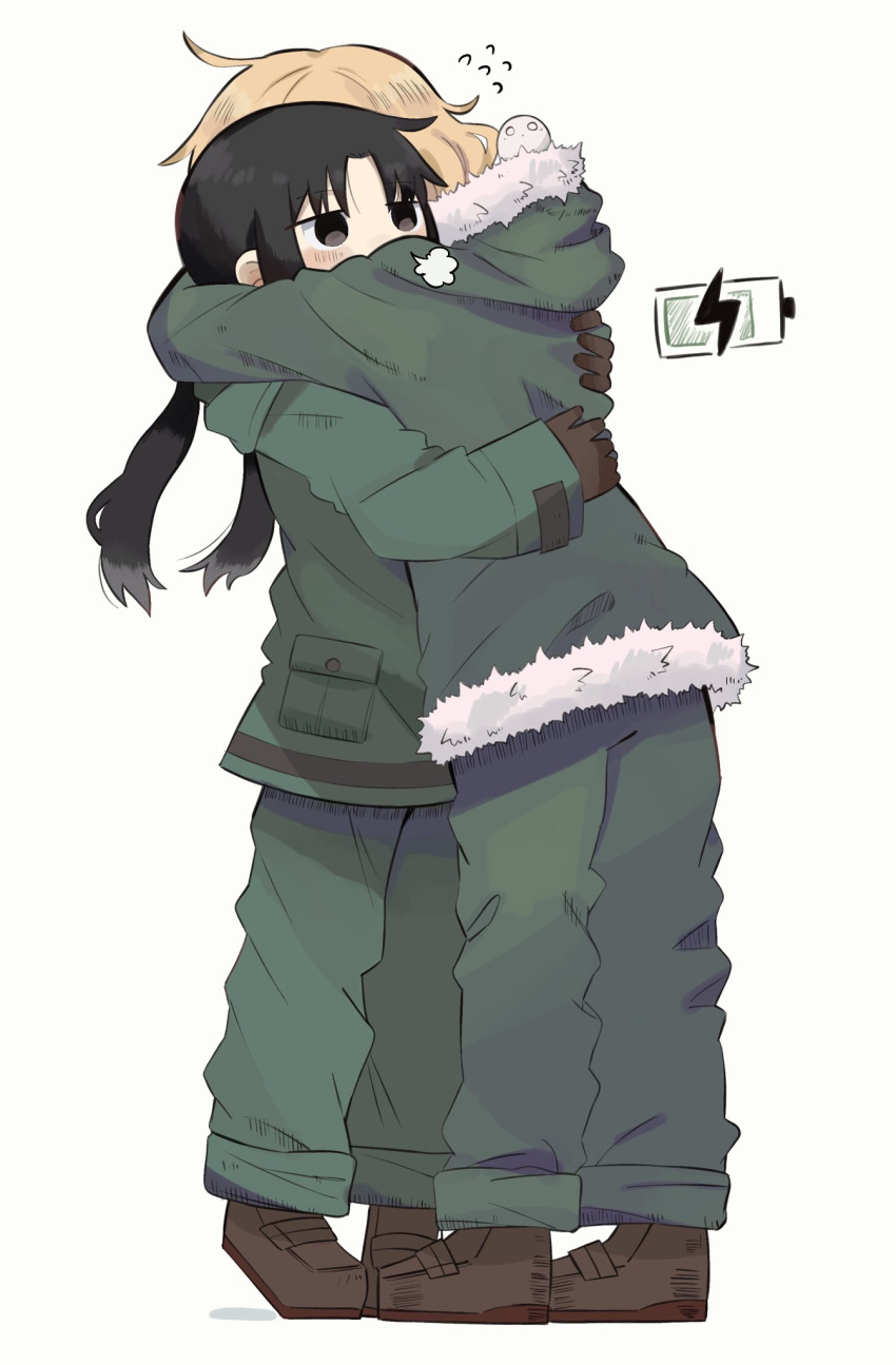 2girls battery_indicator black_hair blonde_hair blush boots brown_footwear brown_gloves chito_(shoujo_shuumatsu_ryokou) flying_sweatdrops fur-trimmed_jacket fur_trim gloves green_jacket green_pants highres hood hood_down hooded_jacket hug jacket long_hair long_sleeves low_twintails multiple_girls nuko_(shoujo_shuumatsu_ryokou) pants puff_of_air shoujo_shuumatsu_ryokou simple_background standing twintails white_background yoyohachi yuuri_(shoujo_shuumatsu_ryokou)