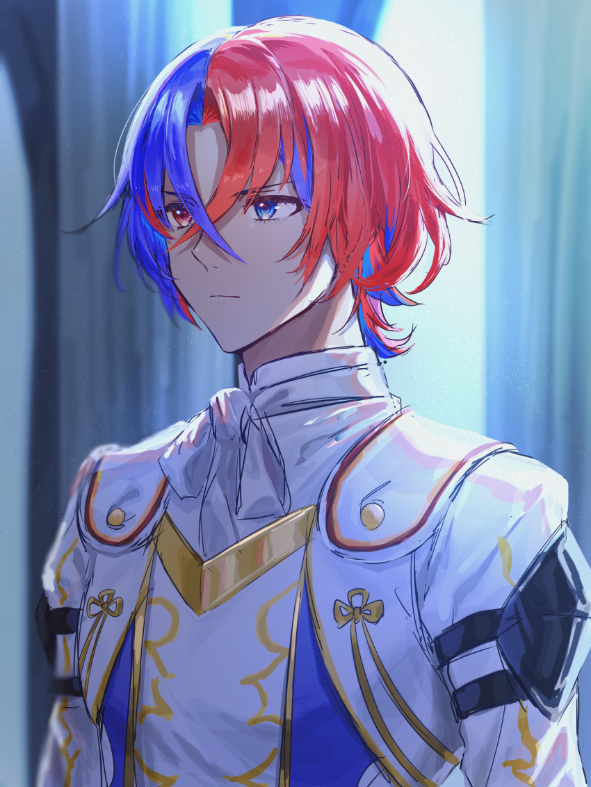 1boy alear_(fire_emblem) alear_(male)_(fire_emblem) blue_eyes blue_hair closed_mouth crossed_bangs fire_emblem fire_emblem_engage hair_between_eyes heterochromia highres male_focus multicolored_hair red_eyes red_hair short_hair solo split-color_hair tomo_shirasu two-tone_hair upper_body