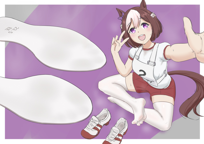 1girl absurdres animal_ears border bow braid breasts brown_hair commentary_request crossed_legs ear_bow feet french_braid gym_uniform highres horse_ears horse_girl horse_tail indian_style medium_breasts no_shoes on_ground open_mouth original_race_uniform_(umamusume) puffy_short_sleeves puffy_sleeves purple_background purple_bow purple_eyes race_bib red_shorts shirt shoe_soles shoes short_hair short_sleeves shorts simple_background sitting smile soles solo special_week_(umamusume) tail thighhighs treadml umamusume unworn_shoes v white_border white_shirt white_thighhighs