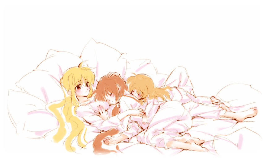 barefoot bed blonde_hair brown_hair closed_eyes fate_testarossa feet highres lyrical_nanoha mahou_shoujo_lyrical_nanoha_strikers multiple_girls pajamas pillow red_eyes sketch sleeping takamachi_nanoha tokoharu vivio yuri