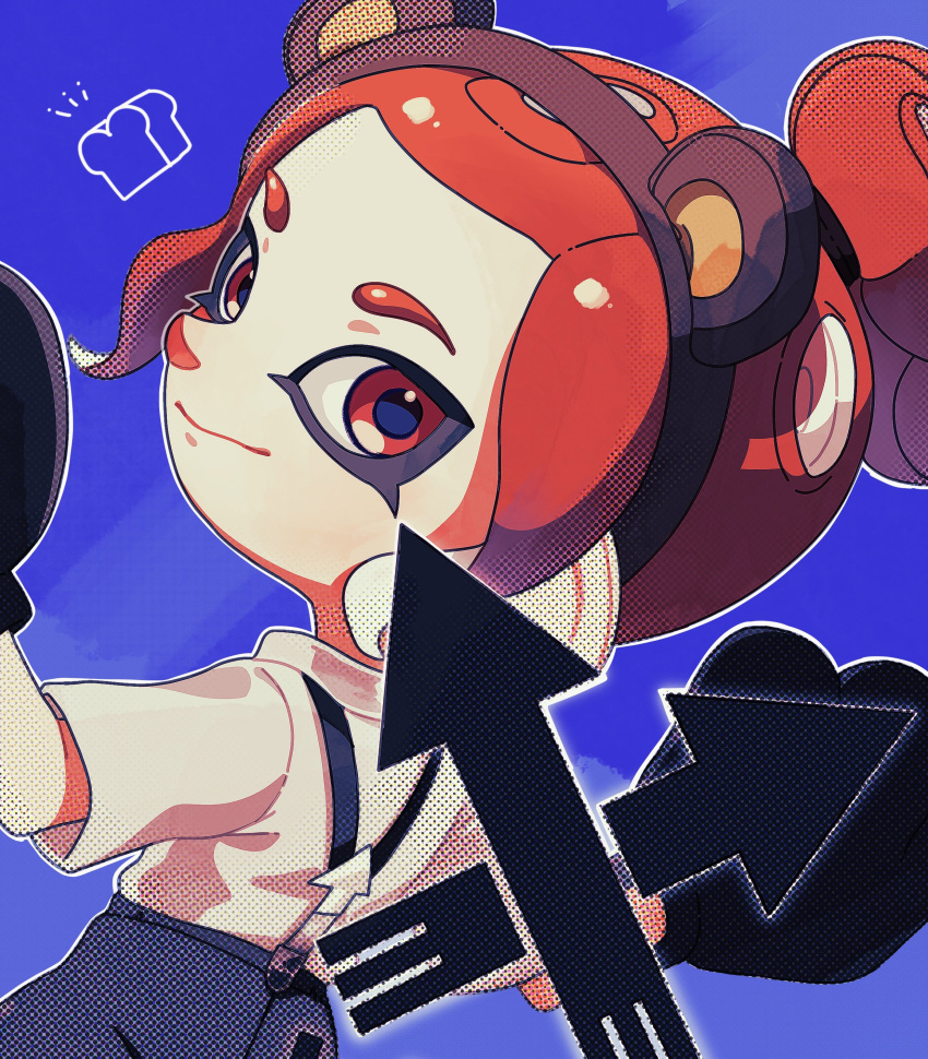 1girl absurdres arrow_(symbol) blue_background bread brown_hairband closed_mouth commentary eyelashes food hairband highres looking_back nupi_(nu_55) octoling_girl octoling_player_character red_eyes red_hair shirt short_hair simple_background smile solo splatoon_(series) splatoon_3 symbol-only_commentary tentacle_hair thick_eyebrows white_shirt