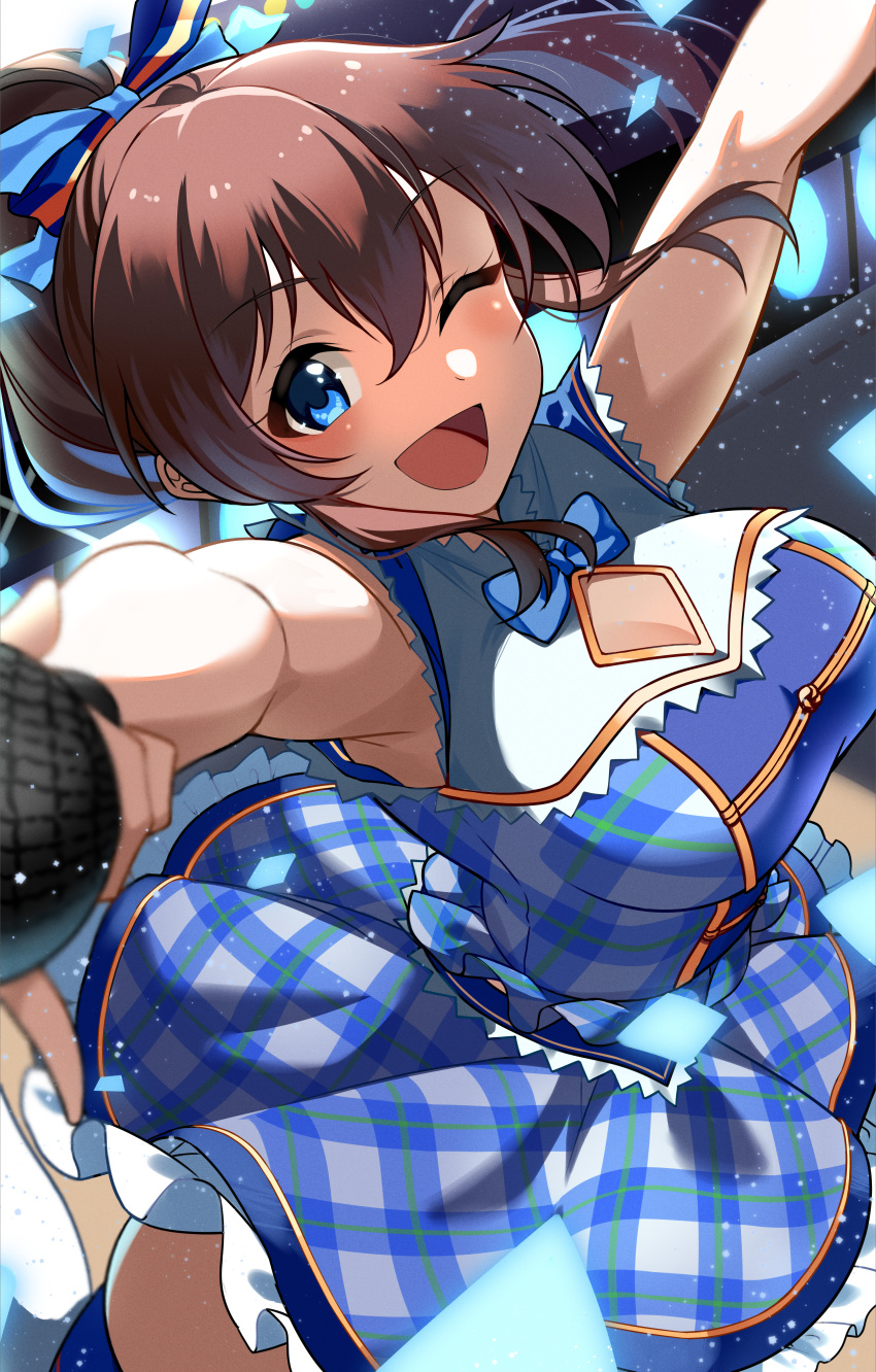 1girl absurdres armpits arms_up blue_bow blue_dress blue_eyes blurry blurry_foreground blush bow breasts brown_hair checkered_clothes checkered_dress cleavage_cutout clothing_cutout commentary_request confetti dress eyelashes frilled_dress frills haibarasaika hair_between_eyes hair_bow highres holding holding_microphone idol idolmaster idolmaster_million_live! jumping large_breasts long_hair looking_at_viewer microphone one_eye_closed open_mouth ponytail satake_minako sidelocks smile solo stage thick_thighs thighs