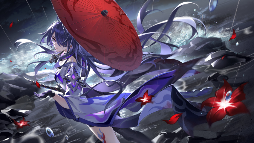 1girl absurdres acheron_(honkai:_star_rail) black_choker black_gloves boots choker coat coattails detached_sleeves falling_petals flower gloves hair_over_one_eye highres honkai:_star_rail honkai_(series) kongzao leg_tattoo long_hair midriff navel petals purple_eyes purple_hair rain red_flower red_umbrella short_shorts shorts single_bare_shoulder solo stomach sword tattoo thigh_boots umbrella weapon white_coat