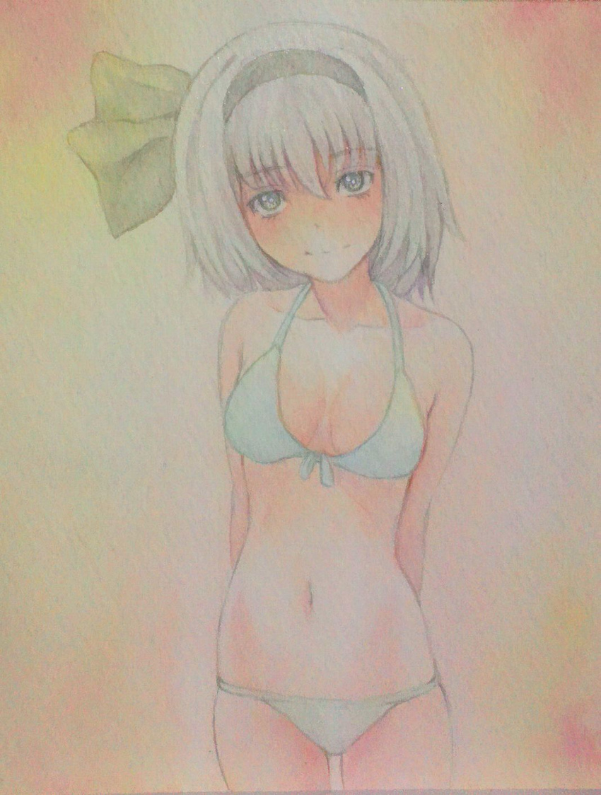 alternate_costume aqua_bikini arms_behind_back bikini blush breasts cleavage collarbone cowboy_shot eyelashes hair_ribbon highres konpaku_youmu light_smile looking_at_viewer medium_breasts navel pink_background ribbon short_hair silver_hair solo swimsuit touhou traditional_media watercolor_(medium) yuyu_(00365676)