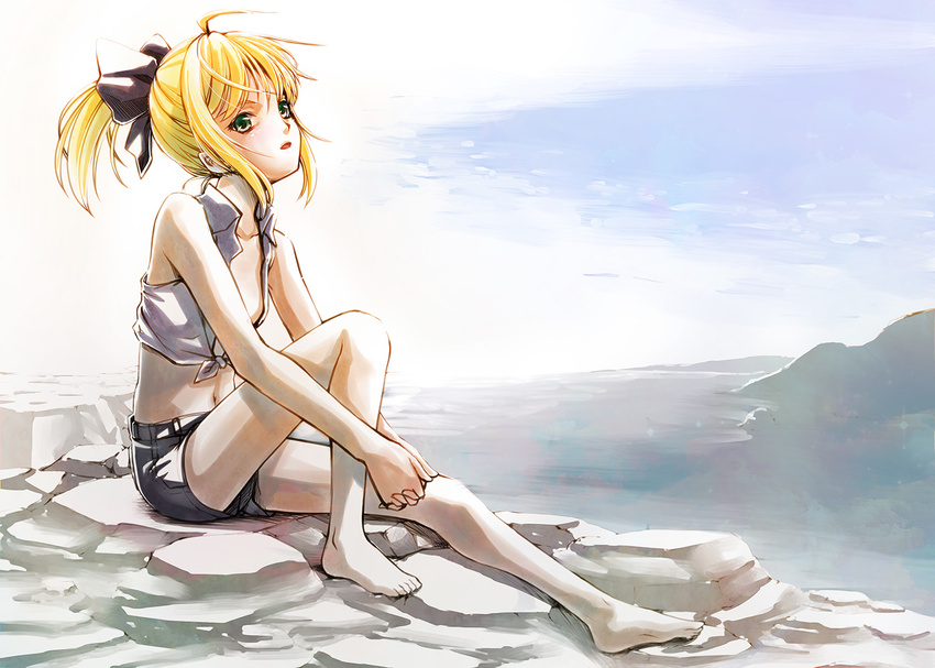 ahoge artoria_pendragon_(all) barefoot blonde_hair bow fate/stay_night fate_(series) green_eyes hair_bow long_hair midriff ocean ponytail saber shirt shorts sitting solo tied_shirt uraomote