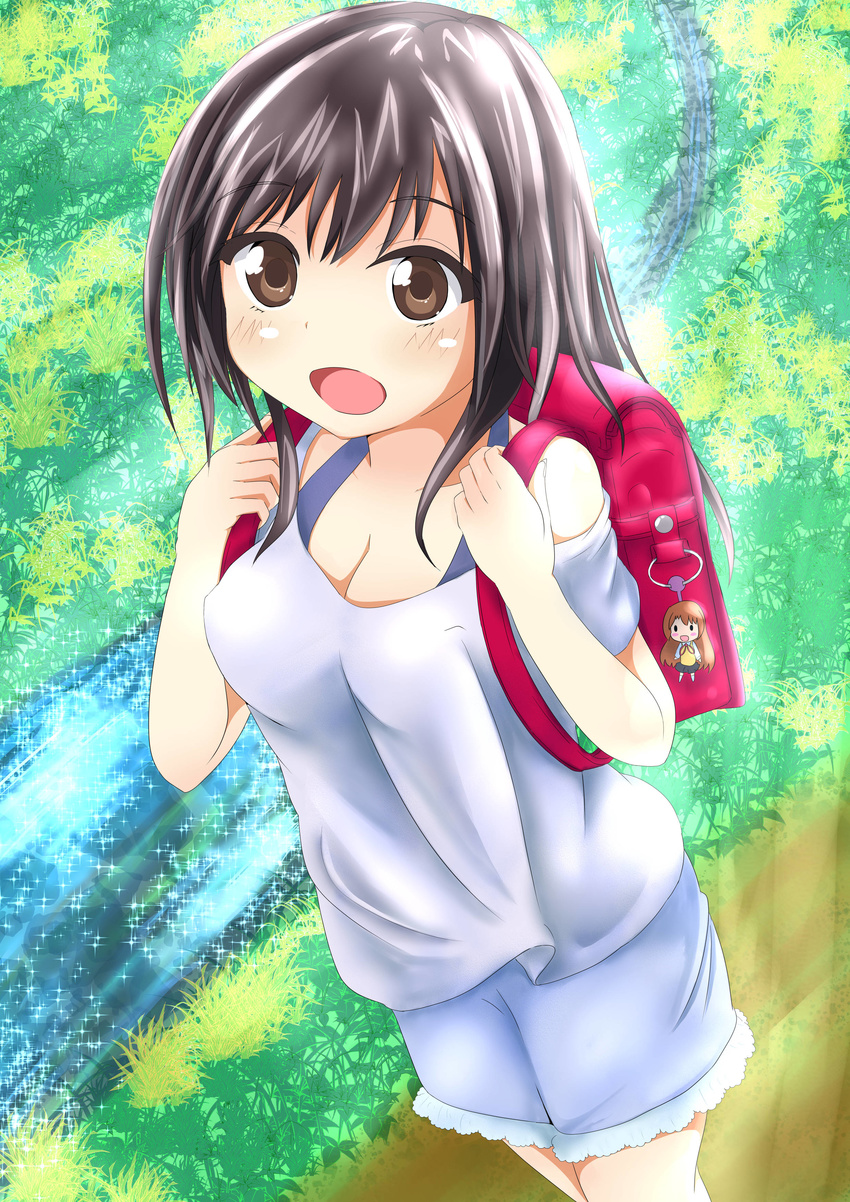 absurdres backpack bag black_hair breasts brown_eyes highres ichijou_hotaru long_hair looking_at_viewer medium_breasts nokemono non_non_biyori randoseru solo