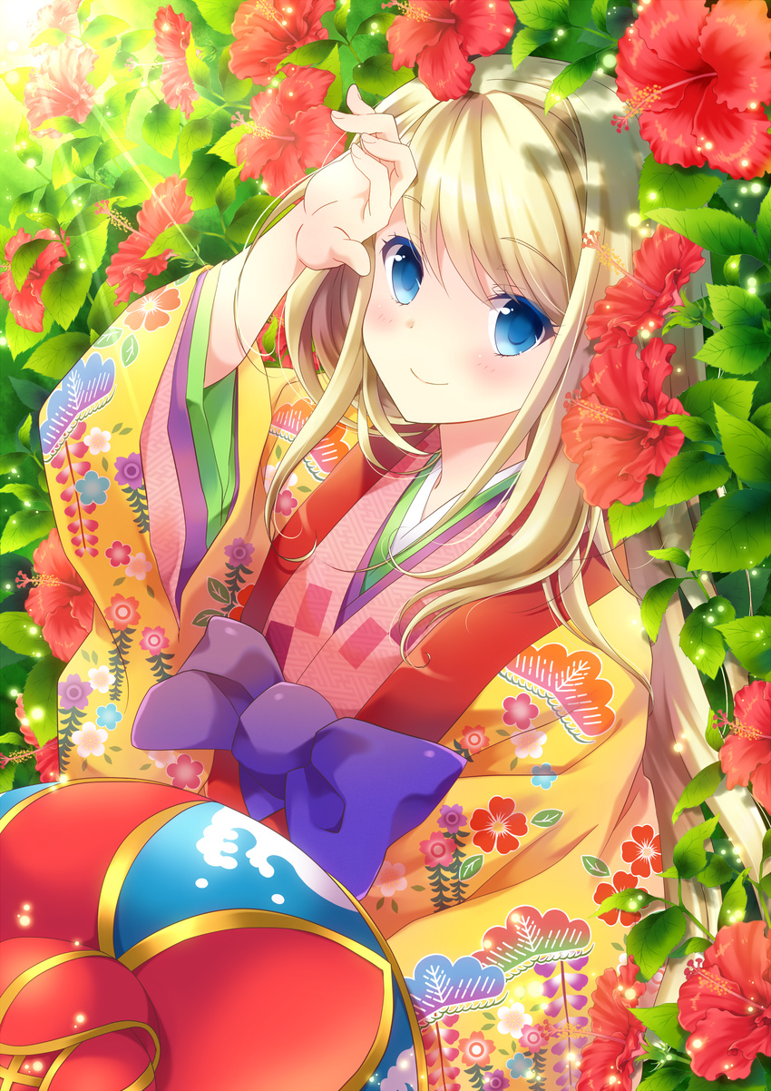 absurdres blonde_hair blue_eyes bow chloe_lemaire flower girlfriend_(kari) hibiscus highres japanese_clothes kimono layered_clothing layered_kimono light_rays long_hair looking_at_viewer official_style ryuusou smile solo sunbeam sunlight to_toko_ba_na