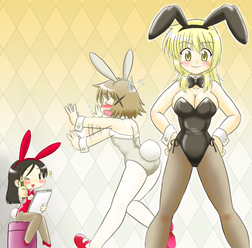 &gt;_&lt; absurdres animal_ears arisawa_(hidamari_sketch) black_hair blonde_hair brown_hair bunny_ears bunny_tail bunnysuit chibi closed_eyes hidamari_sketch highres hoshikawa_tsukimi long_hair miyako multiple_girls pantyhose short_hair stool tail yellow_eyes yuno