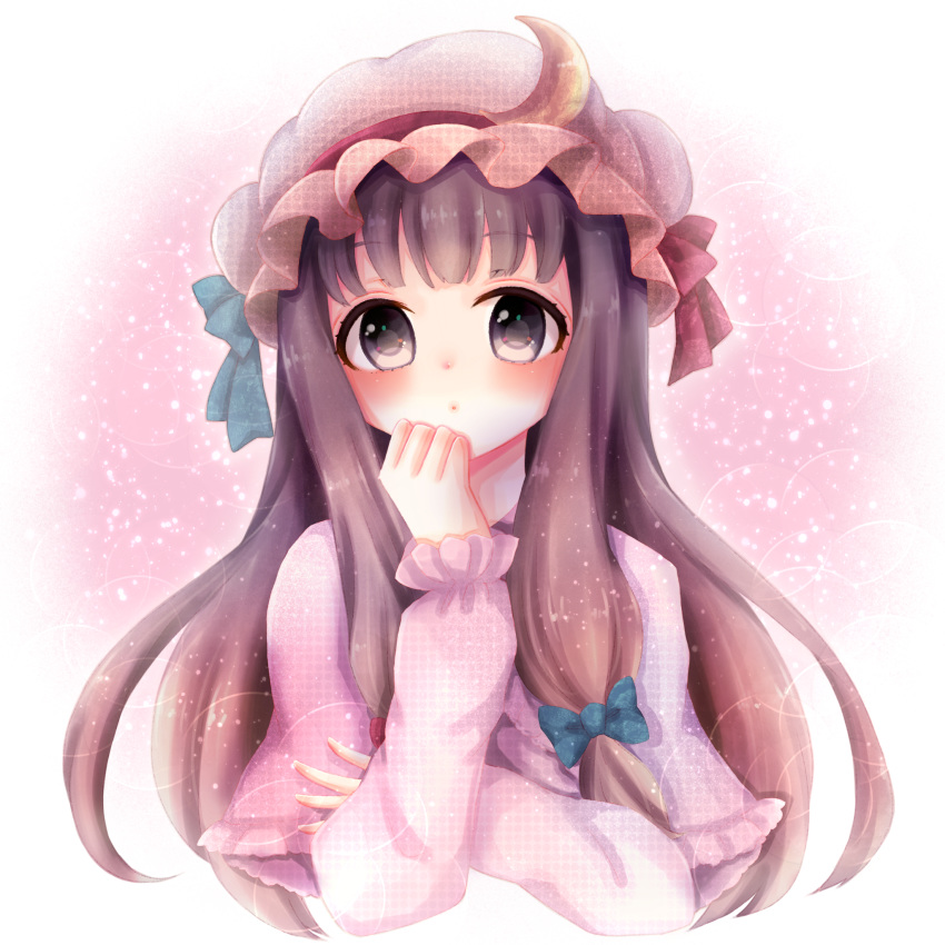 1girl blue_bow blue_ribbon blush border bow capelet circle commentary crescent crescent_moon_pin cropped_torso gradient gradient_border hair_bow hand_on_own_chin hat hat_ribbon highres holding_own_arm kori_(spinsongs) long_hair long_sleeves patchouli_knowledge pink_background purple_eyes purple_hair raised_eyebrows red_bow red_ribbon ribbon solo sparkle touhou upper_body very_long_hair