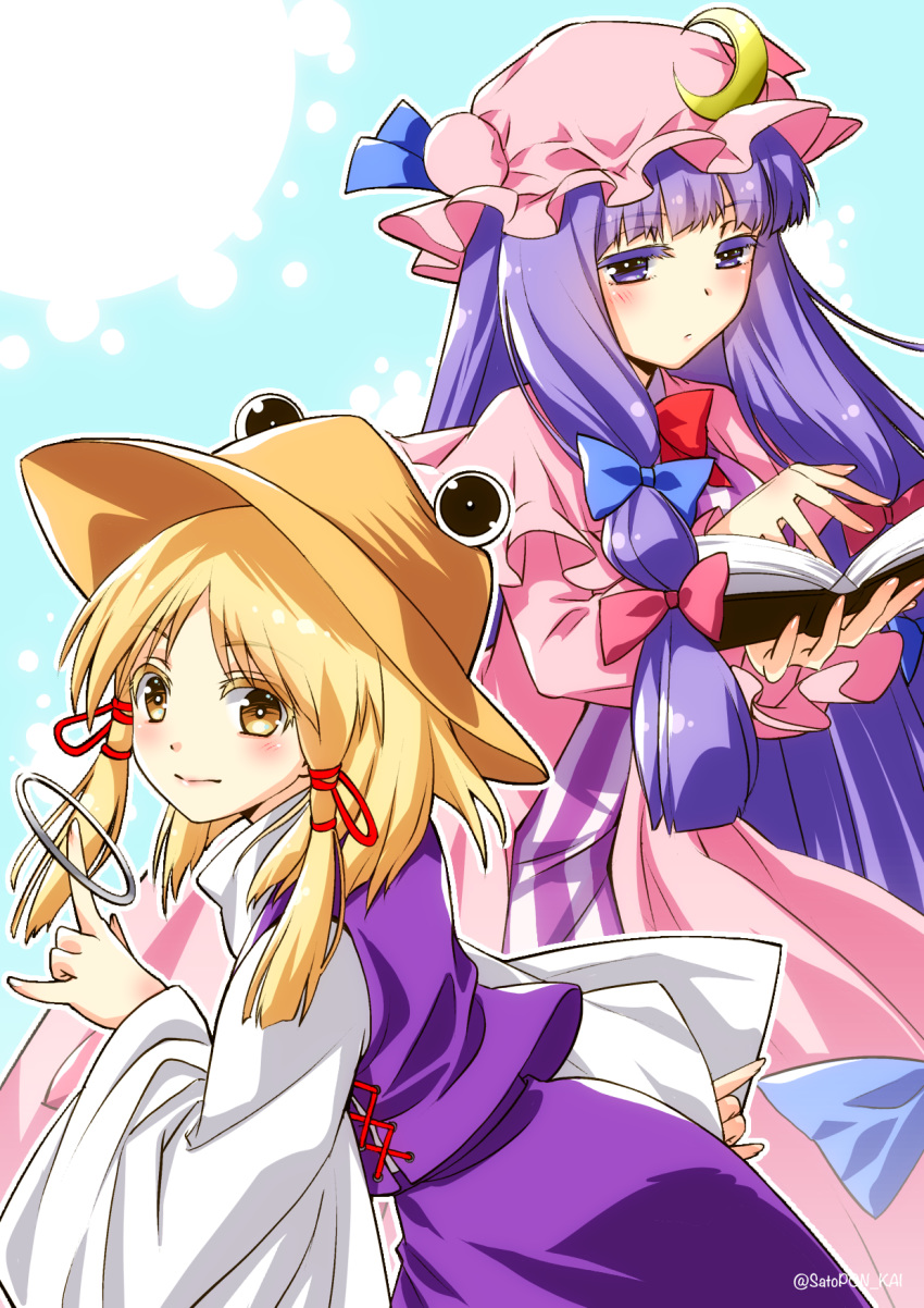 2girls blonde_hair blue_bow blue_ribbon blush book bow bowtie capelet commentary_request crescent crescent_moon_pin dress_bow eyebrows_visible_through_hair hair_bow hair_ribbon hat hat_ribbon highres long_hair moriya_suwako multiple_girls open_book outline patchouli_knowledge pink_bow purple_eyes purple_hair purple_skirt purple_vest pyonta reading red_bow red_neckwear ribbon sato-pon shirt short_hair skirt touhou twitter_username very_long_hair vest watermark white_outline white_shirt wide_sleeves yellow_eyes