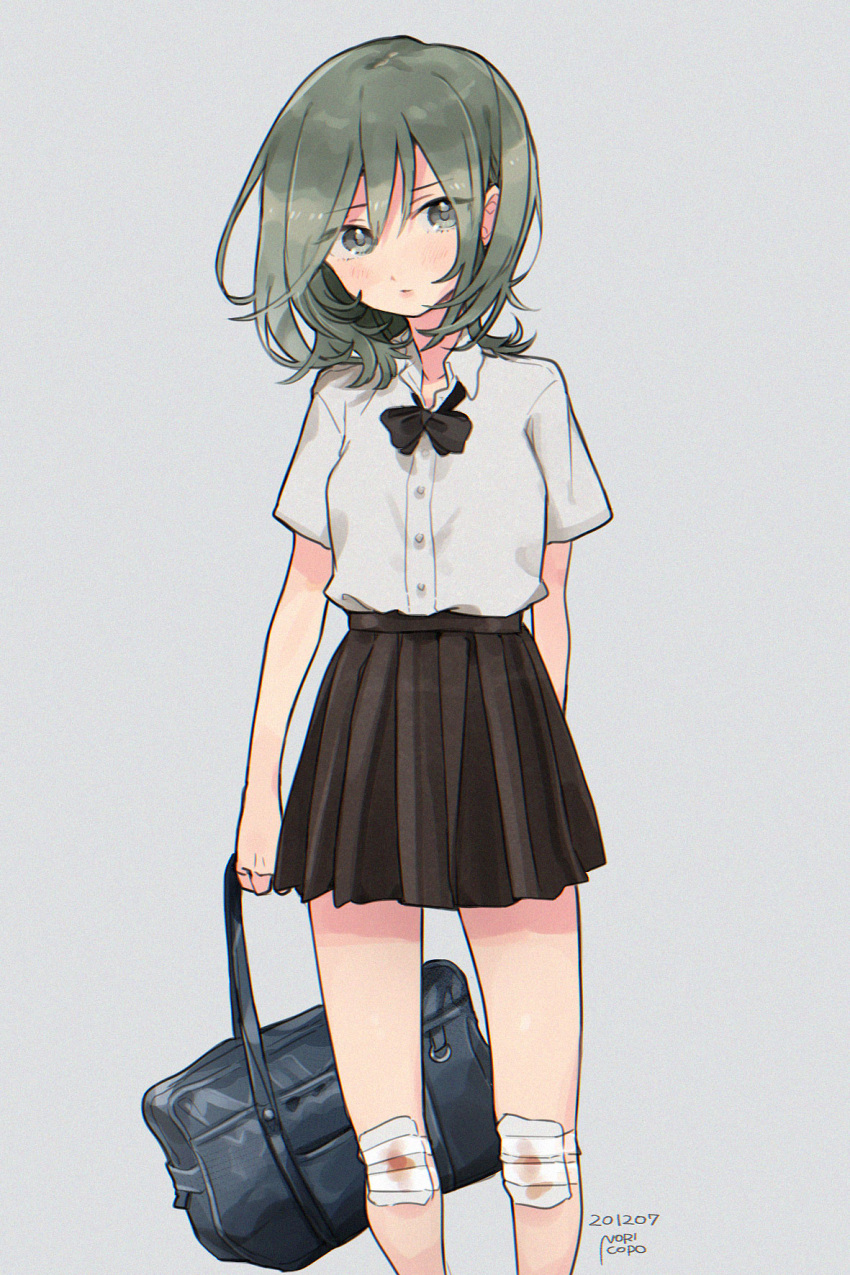 1girl artist_name bag bandaid bandaid_on_knee bandaid_on_leg black_bow black_bowtie black_skirt bow bowtie breasts buttons closed_mouth collared_shirt dated film_grain green_eyes green_hair grey_background highres holding holding_bag injury looking_at_viewer medium_hair noricopo_(nori0w0) original pleated_skirt school_bag school_uniform shirt shirt_tucked_in signature simple_background skirt standing white_shirt