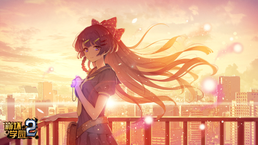 1girl benghuai_xueyuan bow building city cityscape closed_mouth cloud cloudy_sky copyright_name floating_hair hair_bow hair_ornament hairclip highres holding holding_jewelry holding_necklace honkai_(series) jewelry logo long_hair looking_at_viewer neckerchief necklace official_art outdoors ponytail purple_bow purple_eyes purple_hair purple_shirt purple_skirt raiden_mei sailor_collar school_uniform second-party_source shirt short_sleeves skirt sky smile solo sunset yellow_neckerchief