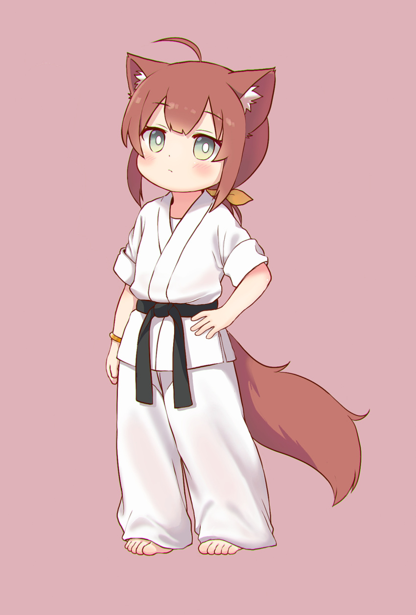 1girl ahoge animal_ear_fluff animal_ears barefoot belt black_belt brown_hair cat_ears cat_girl cat_tail chinese_commentary closed_mouth commentary_request dougi full_body gold_bracelet green_eyes hand_on_own_hip highres kuma-bound looking_at_viewer low_ponytail martial_arts_belt medium_hair original pants pink_background simple_background solo standing tail toes white_pants