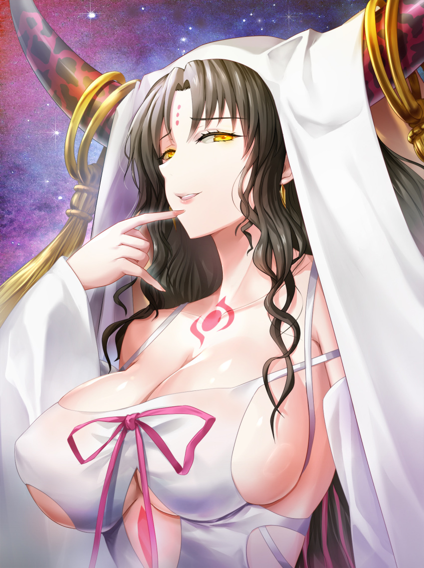 1girl bare_shoulders black_hair breasts chest_tattoo cleavage collarbone dress dtcy facial_mark fate/extra fate/extra_ccc fate_(series) forehead_mark highres horns large_breasts long_hair long_sleeves looking_at_viewer multicolored_hair parted_bangs pink_hair sessyoin_kiara sideboob smile solo streaked_hair tattoo veil very_long_hair wavy_hair white_dress wide_sleeves yellow_eyes