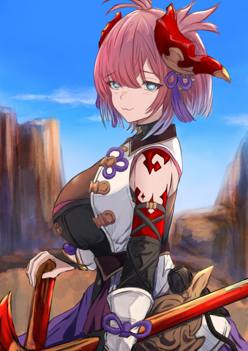 1girl :3 ahoge axe blue_eyes breasts chichiri cloud cloudy_sky draph dual_wielding fuyuame5089 granblue_fantasy hair_ornament highres holding holding_axe horns large_breasts looking_at_viewer looking_to_the_side mountainous_horizon pink_hair pointy_ears sky sleeveless smile solo tassel tassel_hair_ornament upper_body