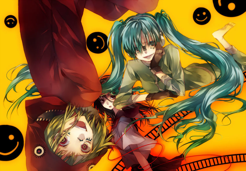 aqua_eyes aqua_hair bad_id bad_pixiv_id crazy_eyes creator_connection green_hair gumi hatsune_miku headphones highres hood hoodie long_hair lynne_(vocaloid) matryoshka_(vocaloid) multiple_girls red_eyes short_hair smile songover tsukioka_tsukiho twintails vocaloid yellow_eyes