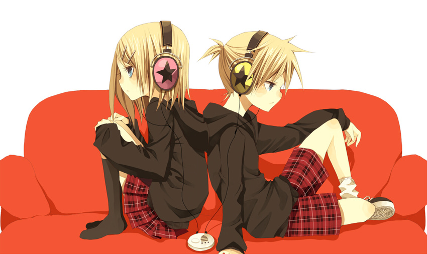 1girl back-to-back bad_id bad_pixiv_id blonde_hair blue_eyes brother_and_sister couch hair_ornament hairclip headphones hood hoodie kagamine_len kagamine_rin ringo_komachi short_hair siblings sitting skirt twins vocaloid