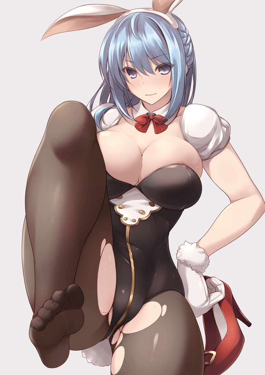 animal_ears black_legwear blue_eyes blue_hair blush bow bowtie breasts bunny_ears bunny_girl bunnysuit cleavage detached_collar fake_animal_ears feet gloves granblue_fantasy hand_on_hip high_heels highres holding large_breasts leg_up looking_at_viewer naturalton pantyhose short_hair soles solo therese_(granblue_fantasy) toes torn_clothes torn_legwear white_gloves