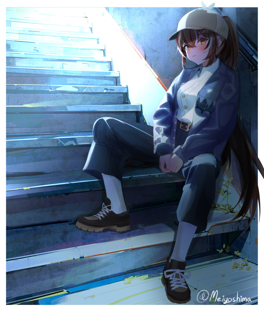 1girl absurdres alternate_costume baseball_cap belt black_pants blue_shirt brown_eyes brown_hair casual crossed_bangs double-parted_bangs dress_shirt hair_between_eyes hat highres hololive hololive_english long_hair meiyoshima multicolored_hair nanashi_mumei pants ponytail shirt shoes sitting sitting_on_stairs sneakers socks stairs streaked_hair very_long_hair virtual_youtuber white_shirt white_socks