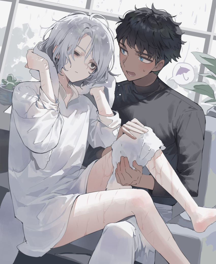 2boys bare_legs black_eyes black_footwear black_hair blue_eyes closed_mouth couch dark-skinned_male dark_skin dungeon_meshi full_body highres kabru male_focus mara_universe multiple_boys on_couch open_mouth shirt short_hair sitting speech_bubble sweat towel white_hair white_shirt