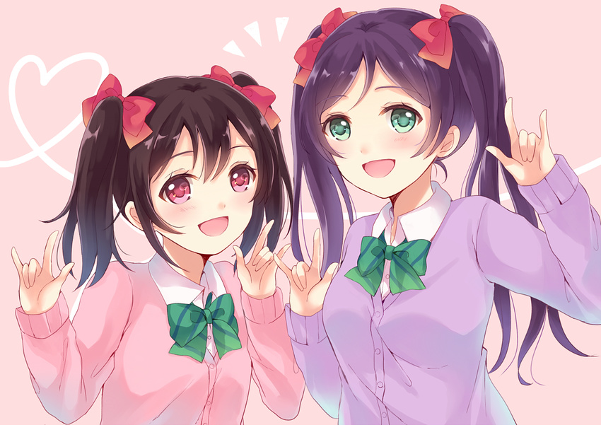 :d \m/ alternate_costume alternate_hairstyle black_hair blush bow bowtie cardigan double_\m/ green_eyes hair_bow long_hair looking_at_viewer love_live! love_live!_school_idol_project matching_hairstyle matching_outfit multiple_girls nico_nico_nii open_mouth pink_background pink_eyes purple_hair sakura_hiyori short_hair smile toujou_nozomi twintails yazawa_nico